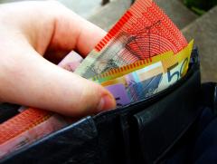Australian_banknotes_in_wallet.jpg