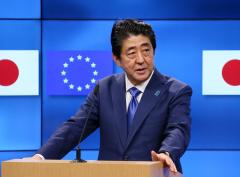 Shinzō_Abe_in_Brussels.jpeg