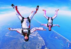 UpsideDownSkydivers_750x516.jpg